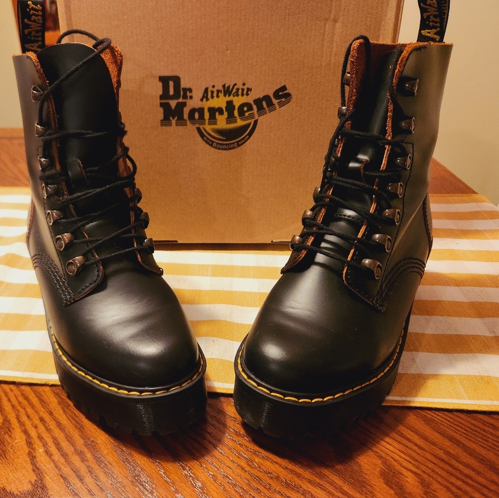 Dr Martens Leona boot